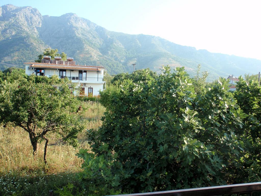 Meraklis Rooms Kariotes Exterior photo