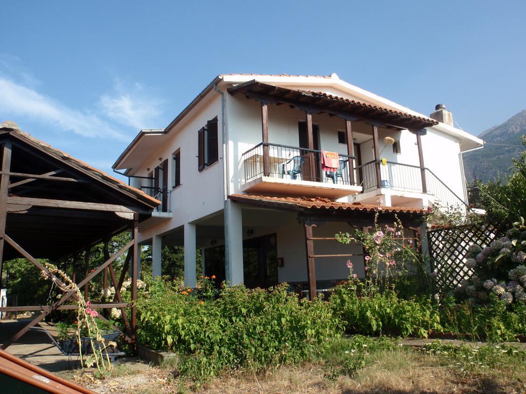 Meraklis Rooms Kariotes Exterior photo