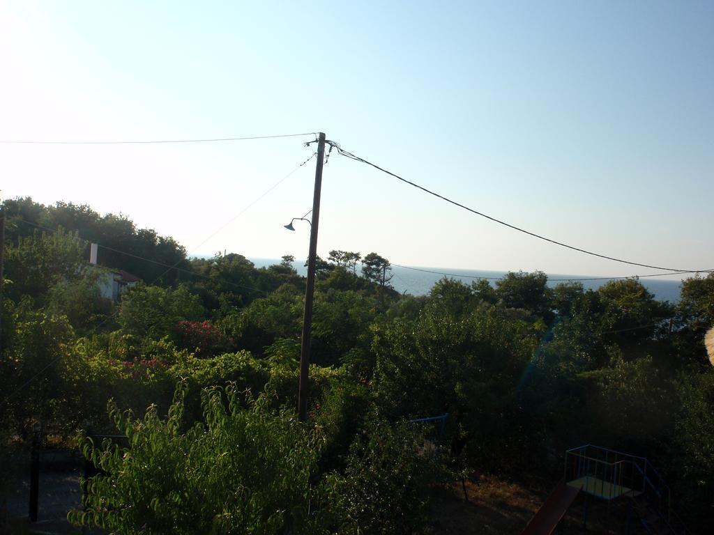 Meraklis Rooms Kariotes Exterior photo