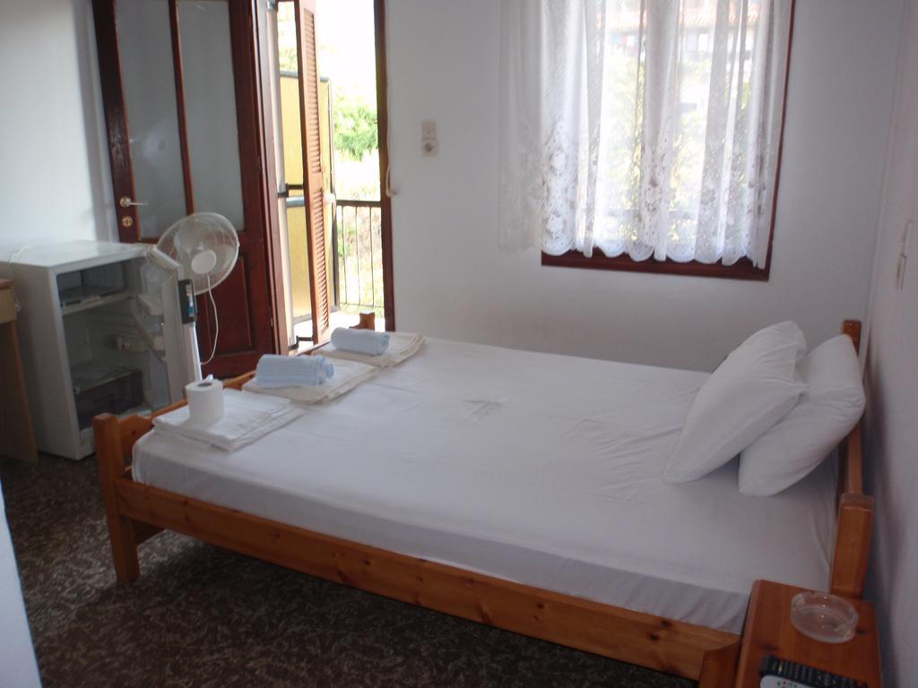 Meraklis Rooms Kariotes Exterior photo