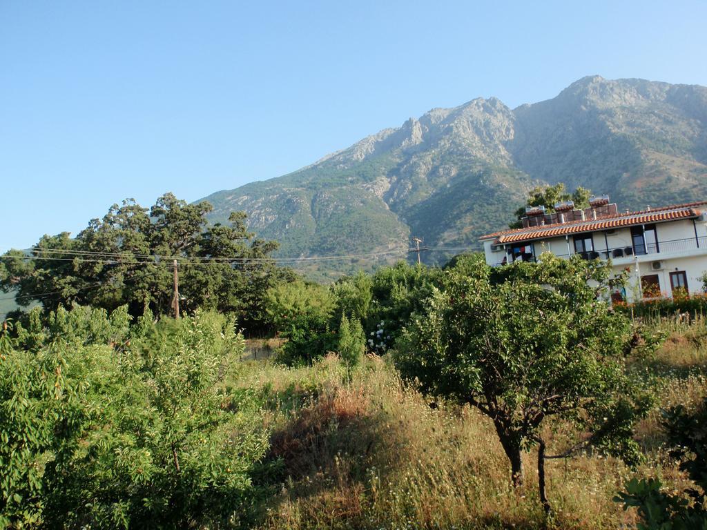 Meraklis Rooms Kariotes Exterior photo