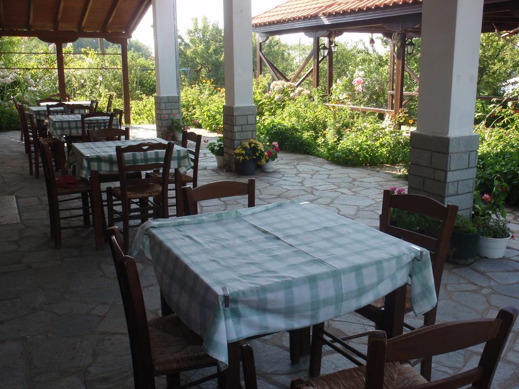 Meraklis Rooms Kariotes Exterior photo