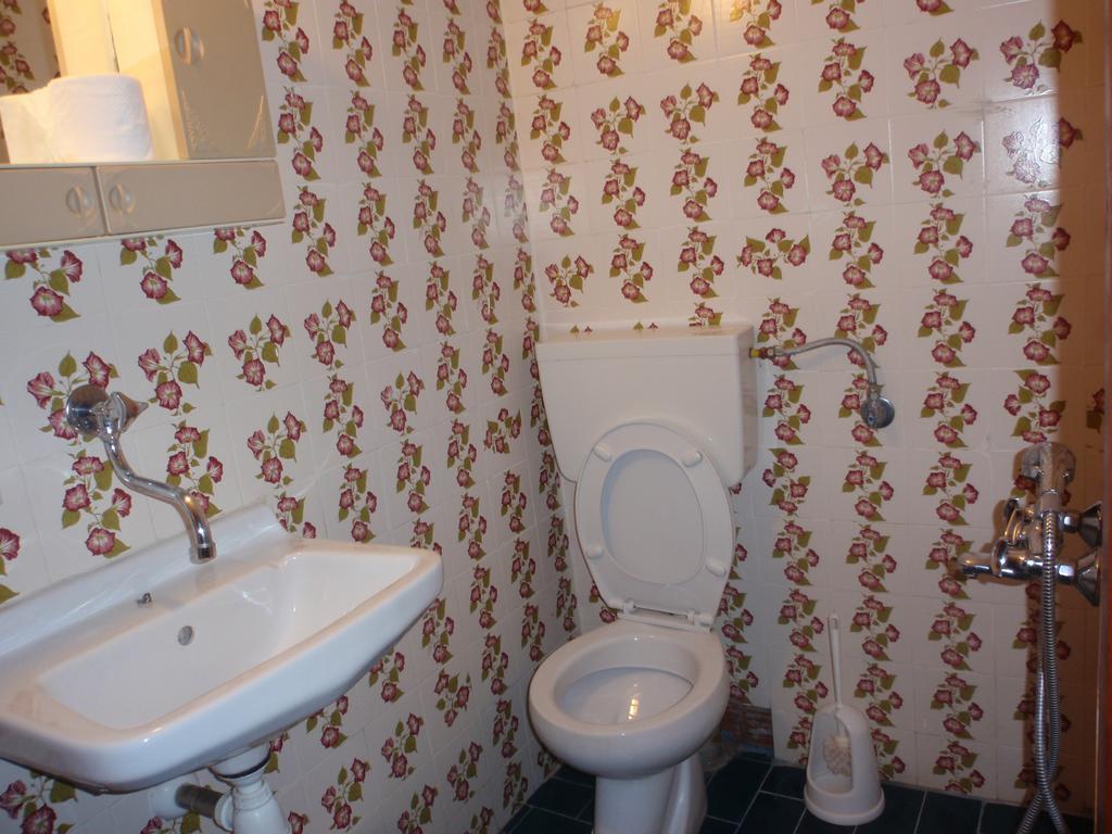 Meraklis Rooms Kariotes Exterior photo