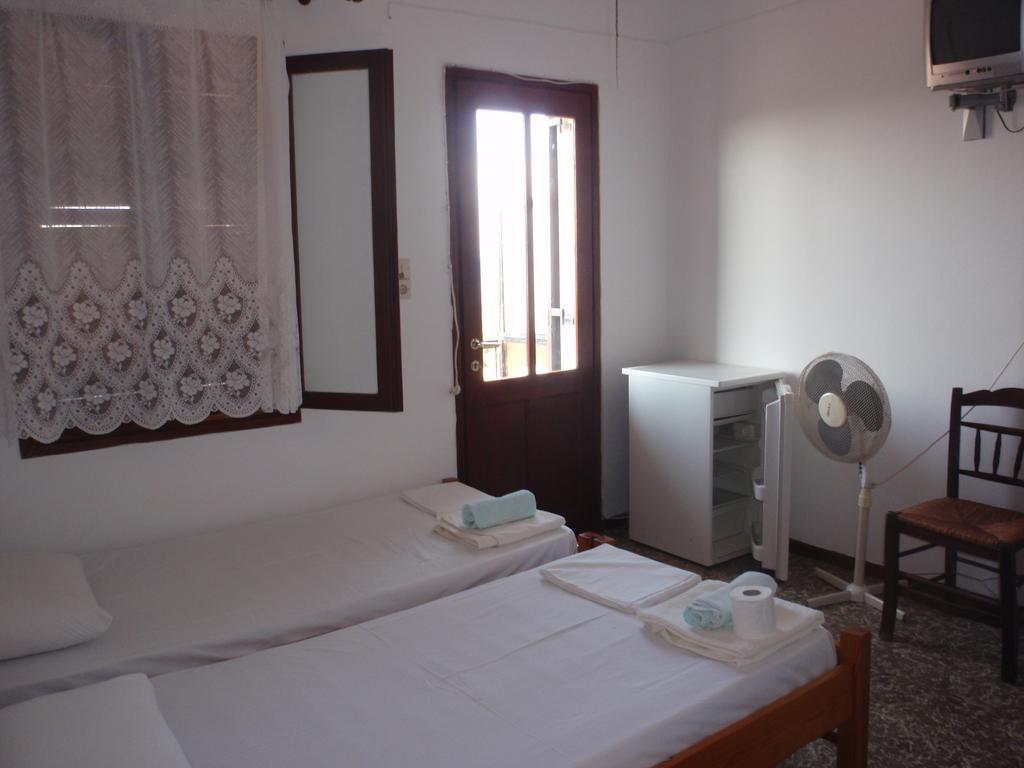 Meraklis Rooms Kariotes Exterior photo